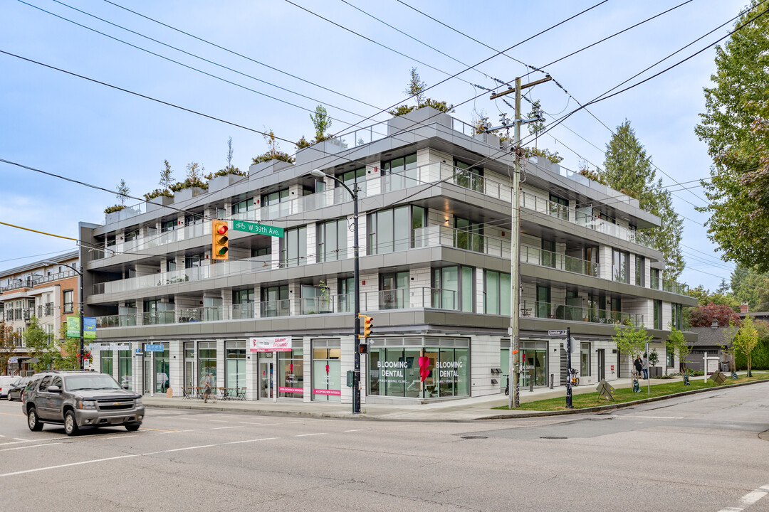 Dunbar at 39th in Vancouver, BC - Building Photo