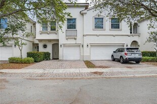 7054 Ambrosia Ln in Naples, FL - Building Photo