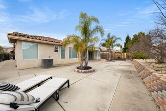 10071 Wyatt Ranch Way in Sacramento, CA - Building Photo - Building Photo