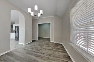 22003 Avonglen Ln in Spring, TX - Building Photo