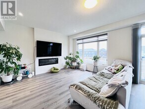 1057 Cameo St in Pickering, ON - Building Photo - Building Photo