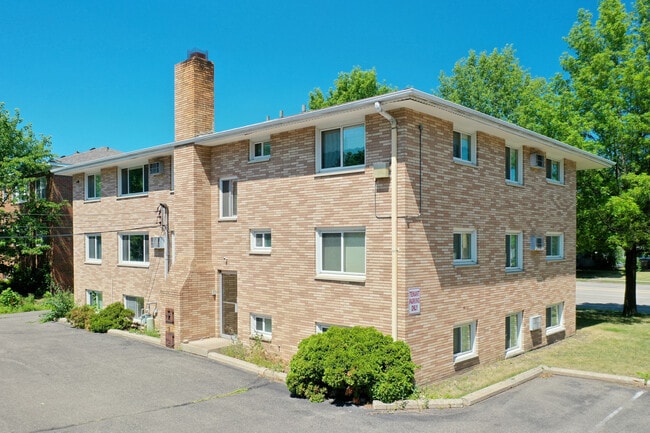 1466 Larpenteur Ave W