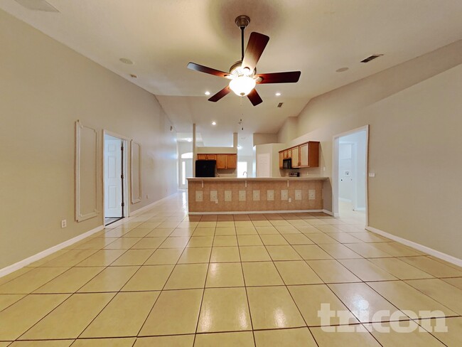 910 Albertville Ct in Kissimmee, FL - Foto de edificio - Building Photo