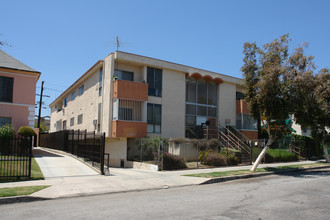 817 S Manhattan Pl in Los Angeles, CA - Building Photo - Building Photo