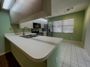 27 Clinton Ct in Royal Palm Beach, FL - Building Photo - Building Photo