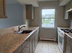 32 Palmer Ave in Middletown, NY - Building Photo