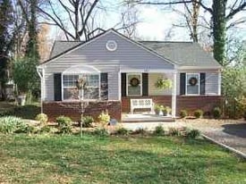 421 Atherton St in Charlotte, NC - Building Photo