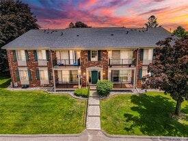 34763 Maple Ln Dr in Sterling Heights, MI - Building Photo