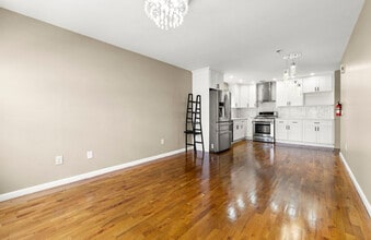 110 16th Ave, Unit 2nd FL in Paterson, NJ - Foto de edificio - Building Photo