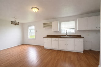 411 Pinewood Ave in Piqua, OH - Building Photo - Building Photo