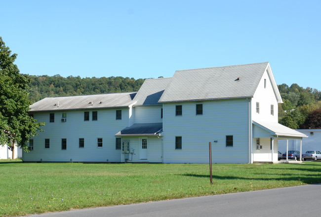 51 N Railroad St in Hughesville, PA - Foto de edificio - Building Photo