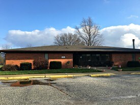 Broadway Arms in Lewistown, IL - Building Photo
