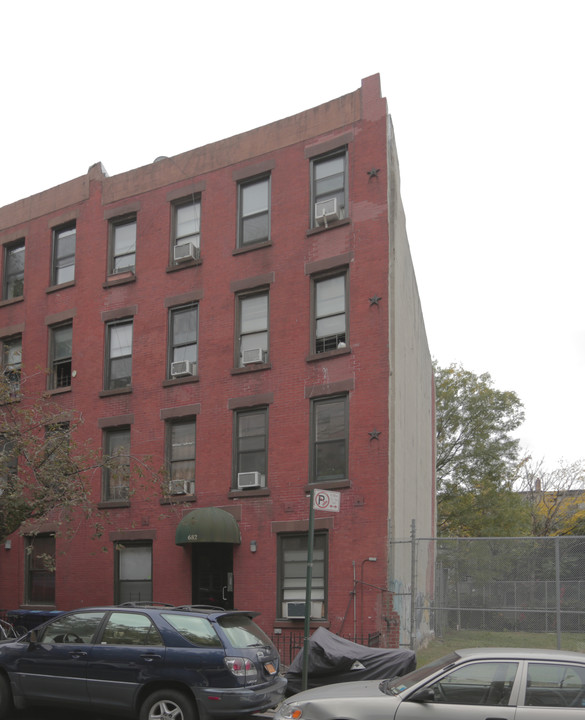 682 Sackett St in Brooklyn, NY - Building Photo