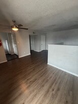 5220 Weber Rd, Unit f-204 in Corpus Christi, TX - Building Photo