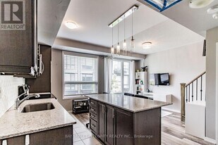 32 Fieldway Rd in Toronto, ON - Building Photo