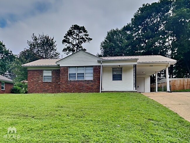 property at 1402 Moss Point Dr