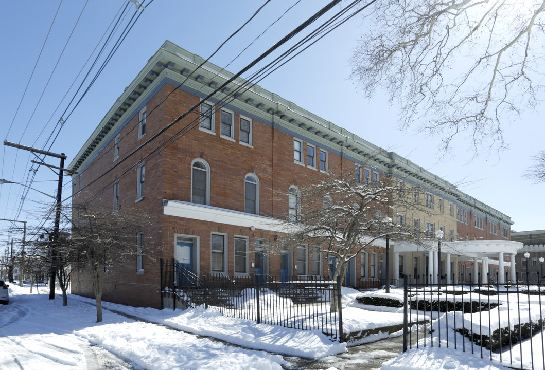 Clinton Court in Trenton, NJ - Building Photo