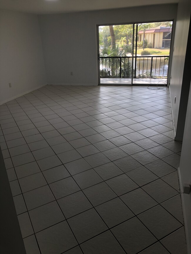 866 SW 9th Street Cir, Unit 205 in Boca Raton, FL - Building Photo - Building Photo