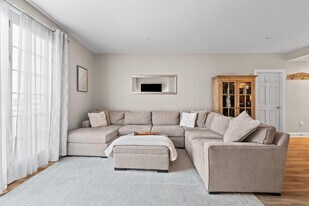 100 Shearwater Ct E in Jersey City, NJ - Building Photo