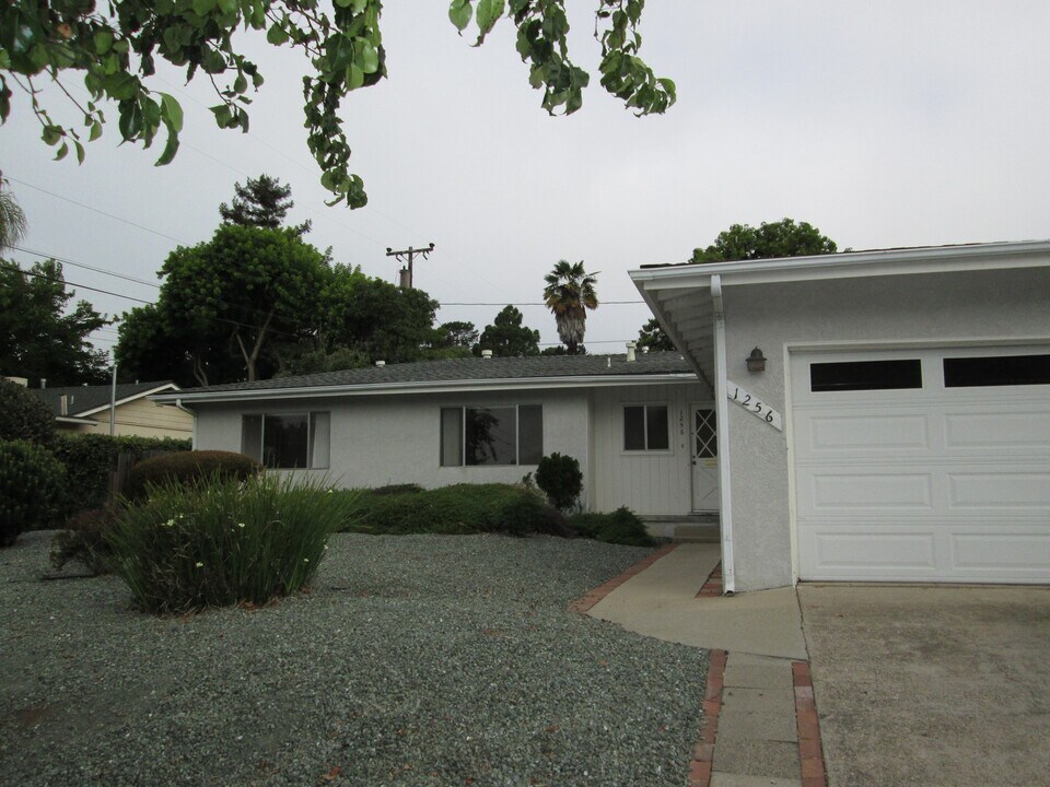 1256 San Carlos Dr in San Luis Obispo, CA - Building Photo