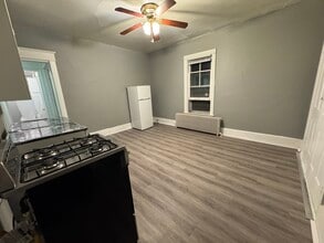 195 D St, Unit 2 in Johnstown, PA - Building Photo - Building Photo