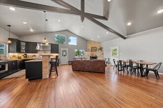 1740 W Live Oak St in Fredericksburg, TX - Building Photo - Building Photo