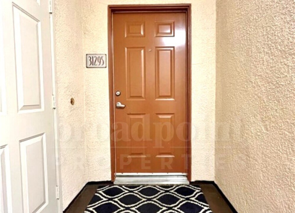 31295 Taylor Ln in Temecula, CA - Building Photo