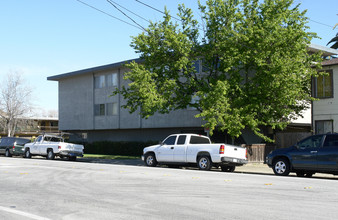 Samson Street Apartments in Redwood City, CA - Foto de edificio - Building Photo