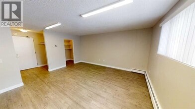 9932-9105 105 Ave in Grande Prairie, AB - Building Photo - Building Photo