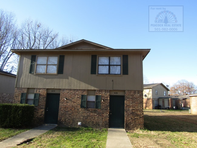 property at 622-622 S Oak St