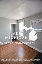 1027 Fulton St E in Grand Rapids, MI - Foto de edificio - Building Photo