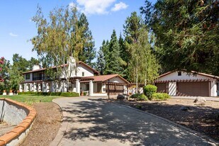 190 Portola Rd in Portola Valley, CA - Building Photo