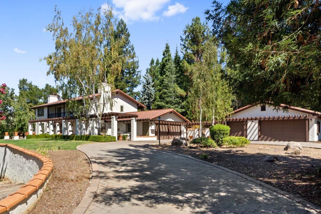 190 Portola Rd in Portola Valley, CA - Building Photo