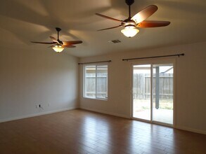 10311 Pinnacle Ct in Bakersfield, CA - Building Photo - Building Photo