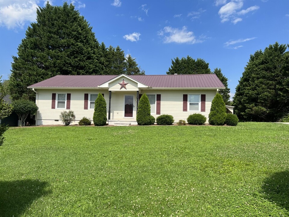 156 Bumgarner Ln in Millers Creek, NC - Building Photo