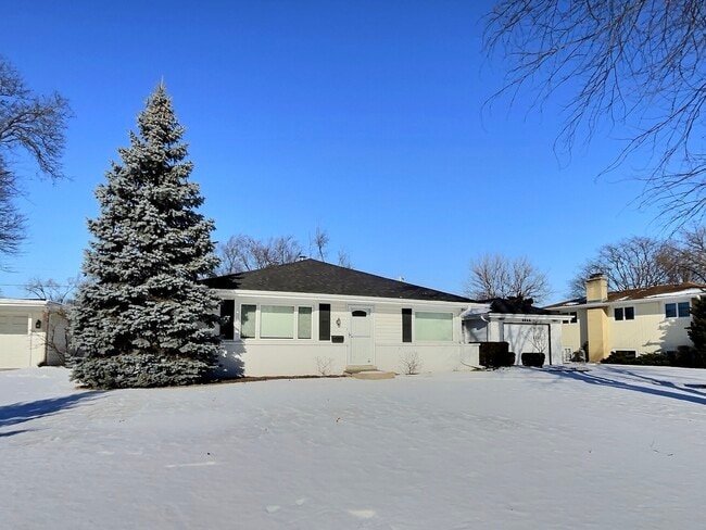 2946 Knollwood Ln in Glenview, IL - Building Photo - Building Photo