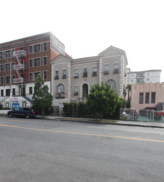 502 S Westlake Ave in Los Angeles, CA - Foto de edificio - Building Photo