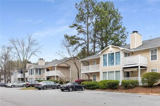 1702 Augusta Dr in Marietta, GA - Foto de edificio - Building Photo