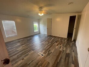 747 Rd 5210 in Cleveland, TX - Building Photo - Building Photo