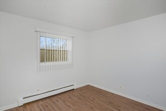 126 W Washington St in Round Lake, IL - Foto de edificio - Building Photo