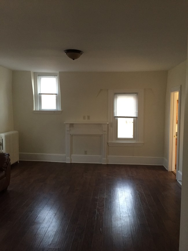 29 N Hanover St, Unit 1 in Pottstown, PA - Foto de edificio - Building Photo