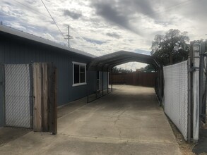 3170 Cascade Blvd in Shasta Lake, CA - Building Photo - Building Photo