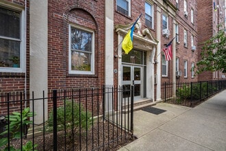 40-60 Elbertson St in Elmhurst, NY - Foto de edificio - Building Photo