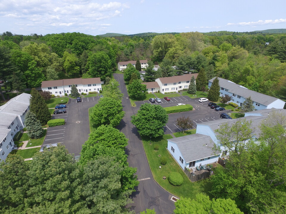 Meadowgate Condominiums in Granby, CT - Building Photo