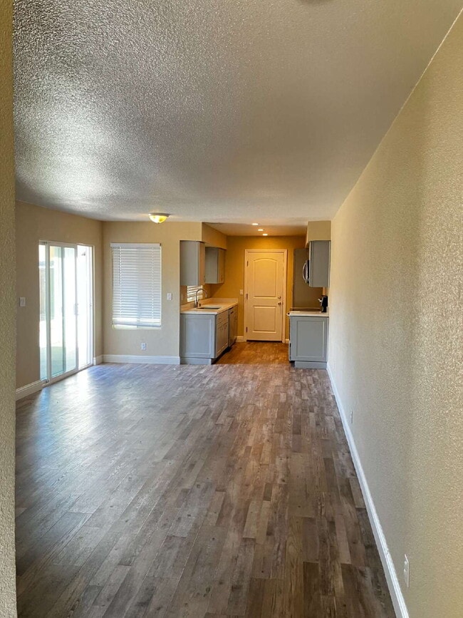 3243 Denver Ave in Merced, CA - Building Photo - Building Photo