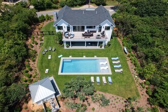 12 S Elroy Dr in Montauk, NY - Foto de edificio - Building Photo