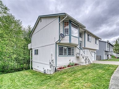 2989 Lowren Loop in Port Orchard, WA - Building Photo - Building Photo