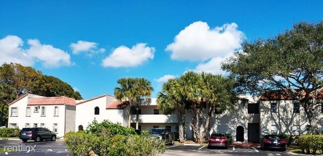 7355 Woodmont Terrace in Tamarac, FL - Building Photo - Building Photo