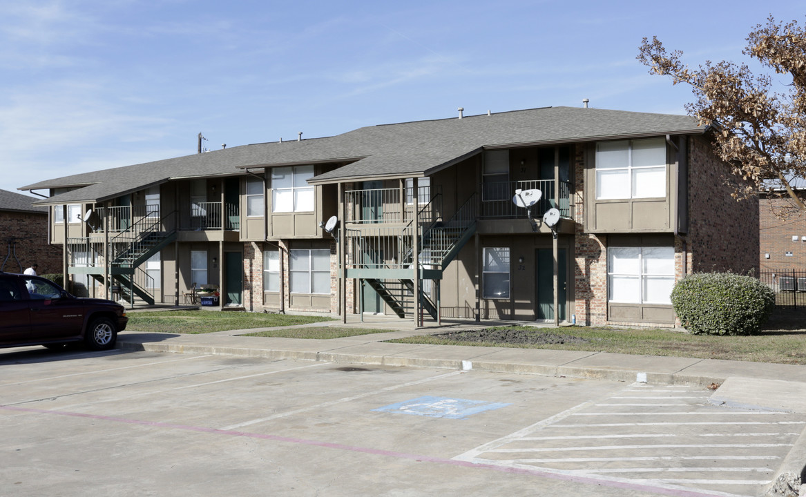 Crosswinds Apartments in Commerce, TX - Foto de edificio