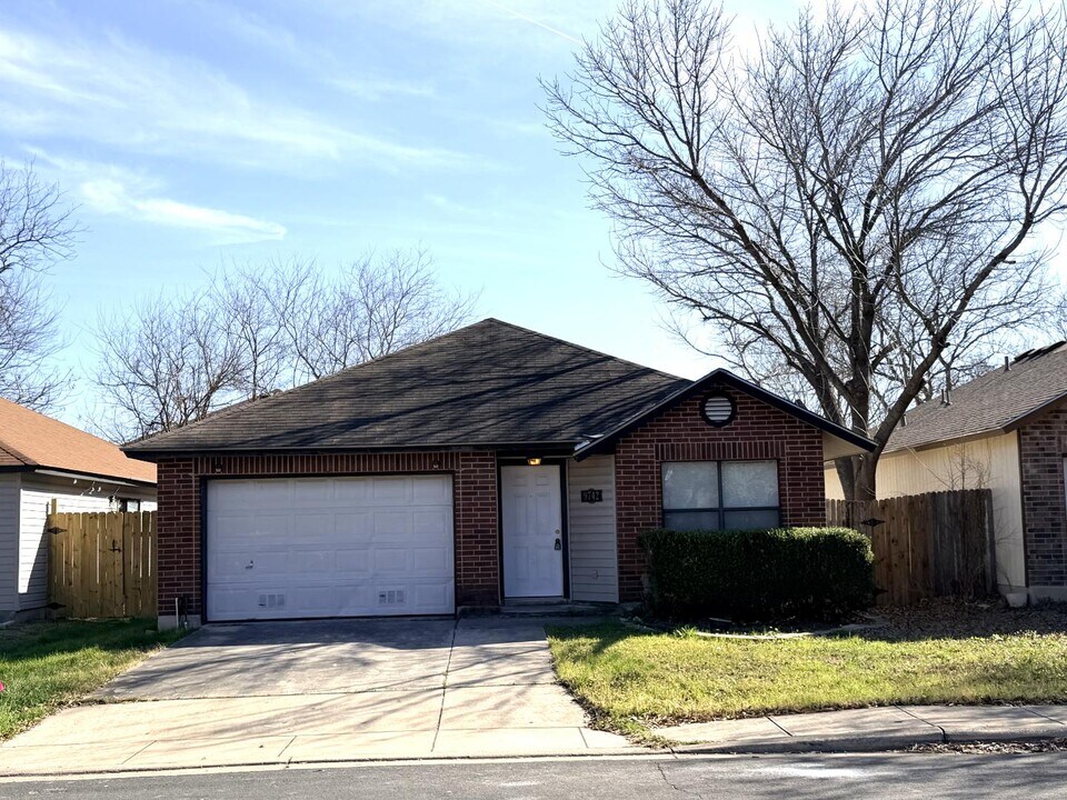 9742 Misty Plain Dr in San Antonio, TX - Building Photo